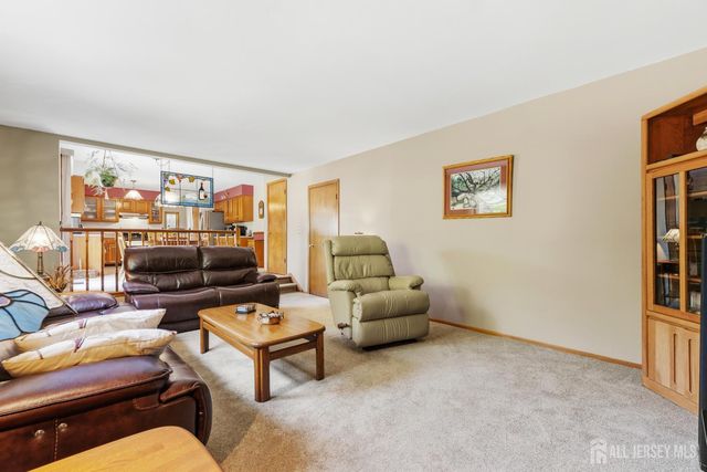 18 Nathaniel Street, Monroe, NJ 08831