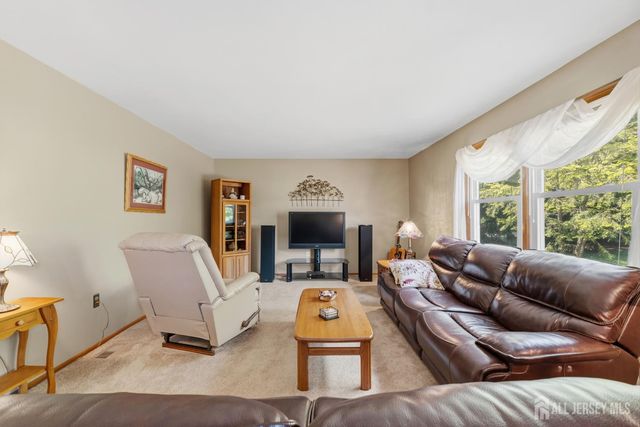 18 Nathaniel Street, Monroe, NJ 08831
