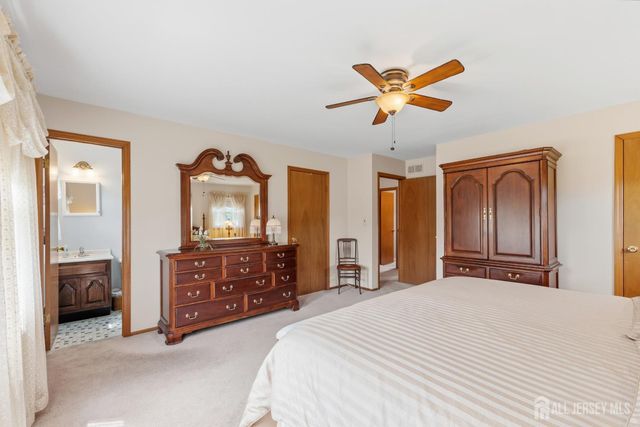 18 Nathaniel Street, Monroe, NJ 08831