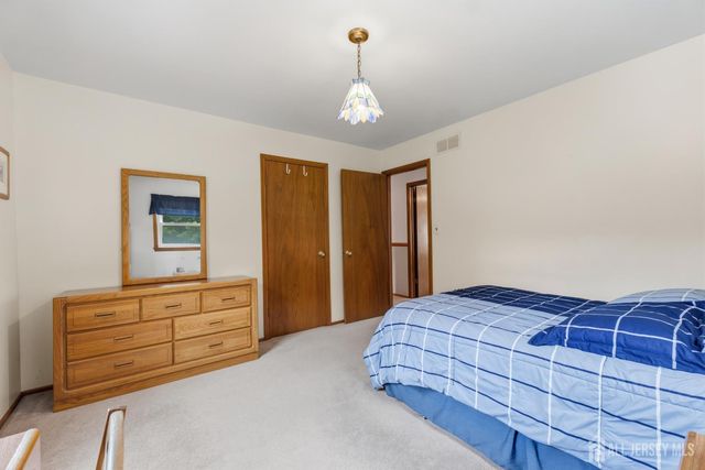 18 Nathaniel Street, Monroe, NJ 08831