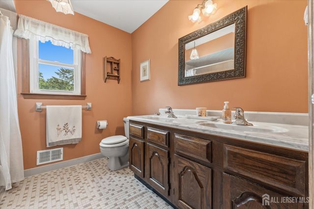 18 Nathaniel Street, Monroe, NJ 08831