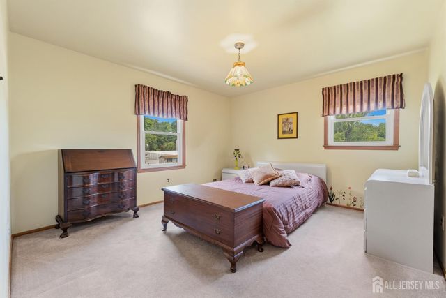 18 Nathaniel Street, Monroe, NJ 08831