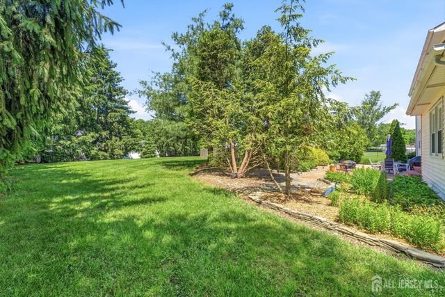 18 Nathaniel Street, Monroe, NJ 08831