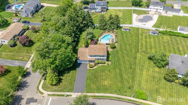 18 Nathaniel Street, Monroe, NJ 08831