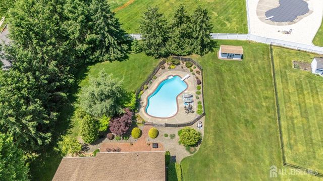 18 Nathaniel Street, Monroe, NJ 08831