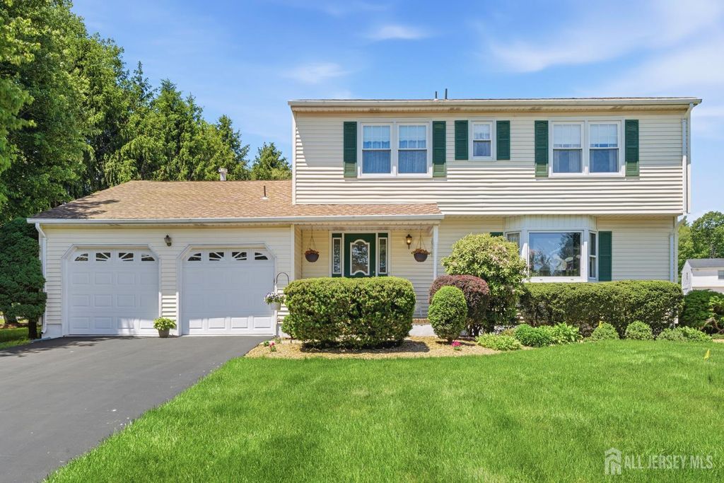 18 Nathaniel Street, Monroe, NJ 08831