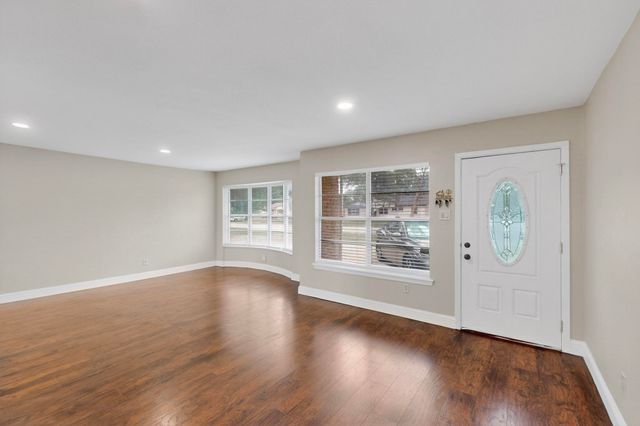2717 W Rochelle Road, Irving, TX 75062