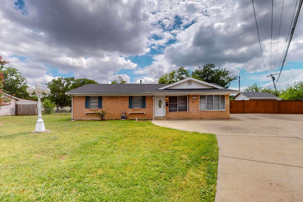 2717 W Rochelle Road, Irving, TX 75062