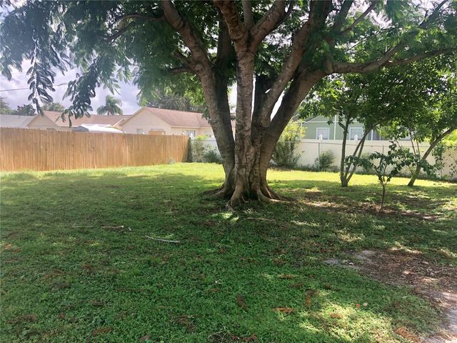 204 LA PAZ DRIVE, Kissimmee, FL 34743