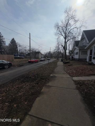 960 Willow Avenue, Toledo, OH 43605