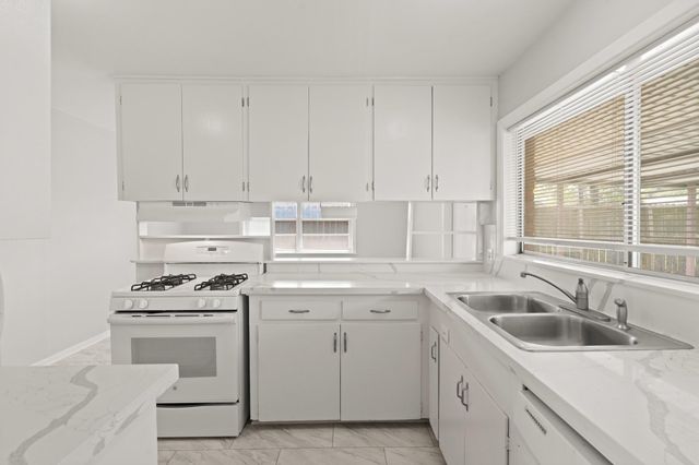 1409 Conrad Sauer Drive, Houston, TX 77043