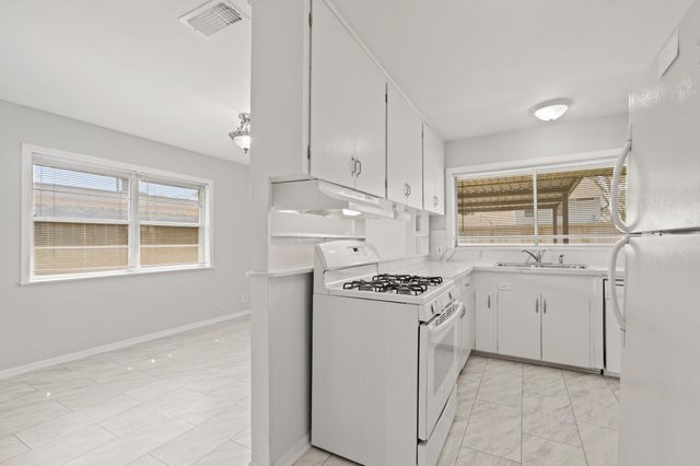 1409 Conrad Sauer Drive, Houston, TX 77043