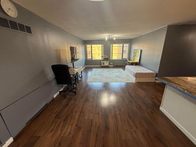 19 S 1st Street B808, Minneapolis, MN 55401