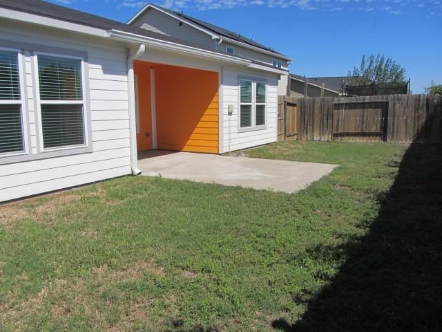 303 Crown Point Drive, Huntsville, TX 77320