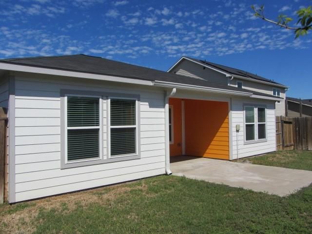 303 Crown Point Drive, Huntsville, TX 77320