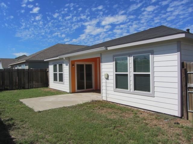 303 Crown Point Drive, Huntsville, TX 77320