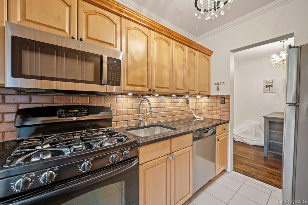 7607 Ditmars Boulevard 1C, East Elmhurst, NY 11370 — photo 4