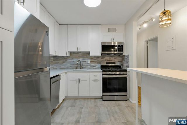 2000 Linwood Avenue 18M, Fort Lee, NJ 07024