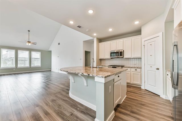 13017 Sapphire Lake Lane, Texas City, TX 77568