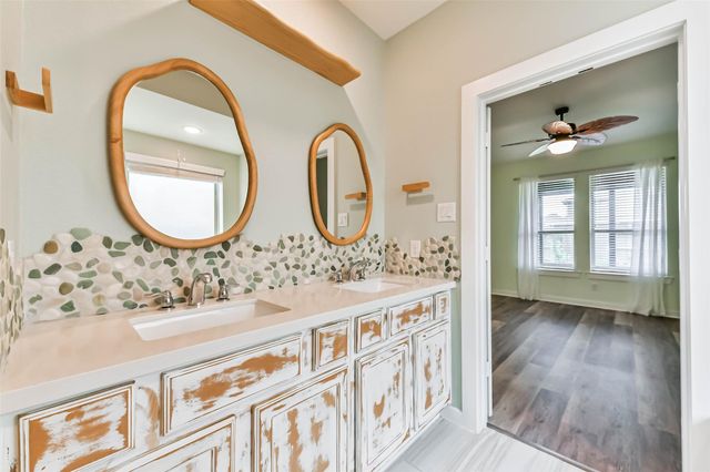13017 Sapphire Lake Lane, Texas City, TX 77568