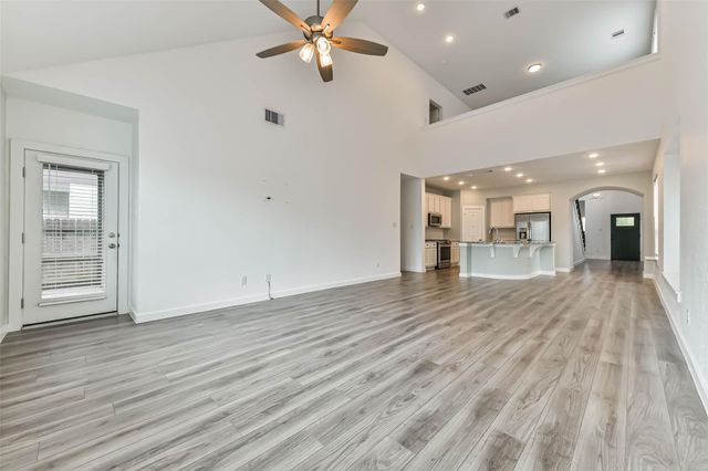 13017 Sapphire Lake Lane, Texas City, TX 77568