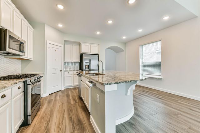 13017 Sapphire Lake Lane, Texas City, TX 77568