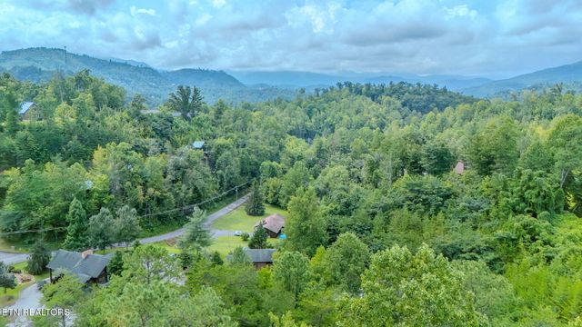 510 Houser Rd, Gatlinburg, TN 37738