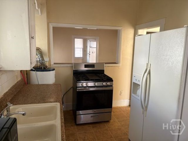 825 E 34th Street, Savannah, GA 31401