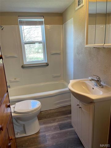 1804 W HIGHWAY 50, O'fallon, IL 62269