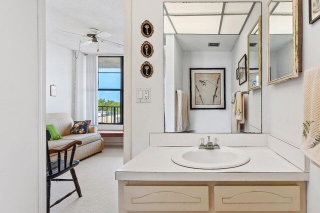 13 Royal Palm Way 602, Boca Raton, FL 33432