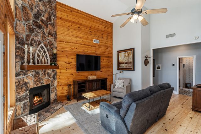 551 W Eagle Point Drive, Mount Vernon, TX 75457
