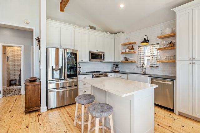 551 W Eagle Point Drive, Mount Vernon, TX 75457