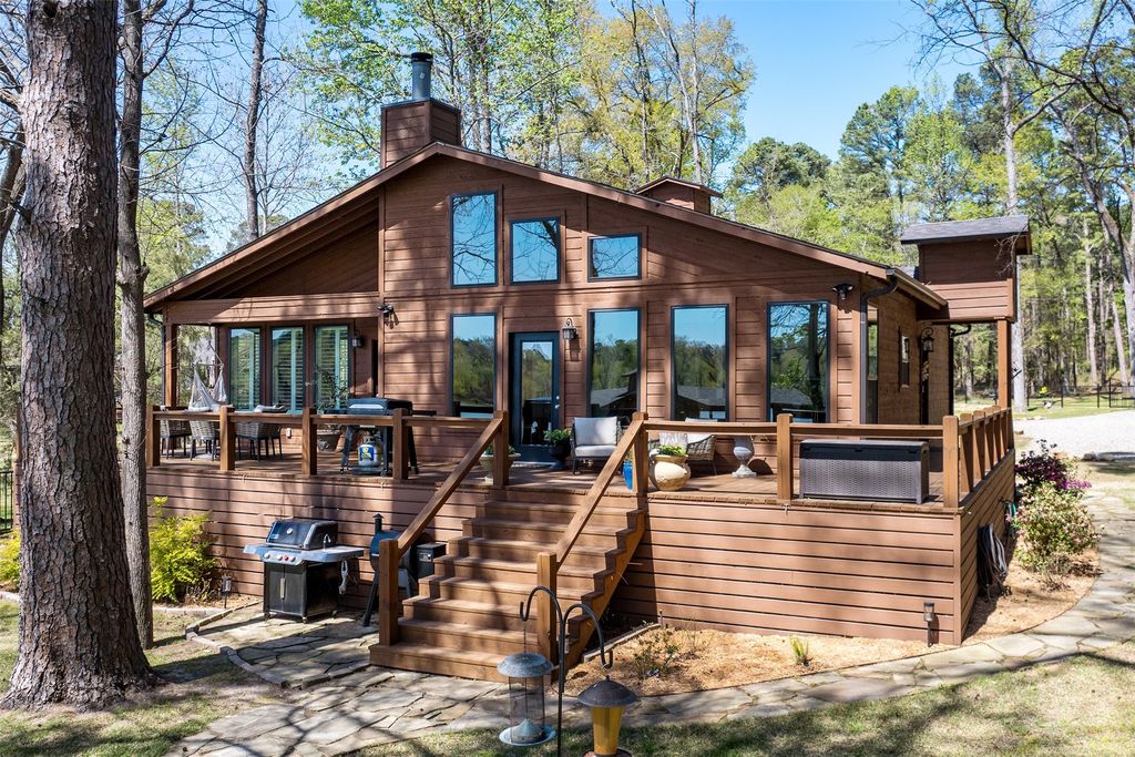 551 W Eagle Point Drive, Mount Vernon, TX 75457