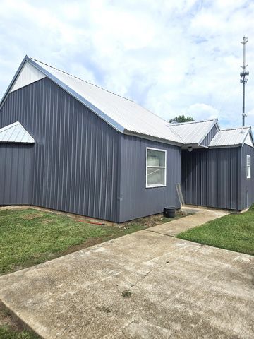 210 E Cowling Street, Ashdown, AR 71822