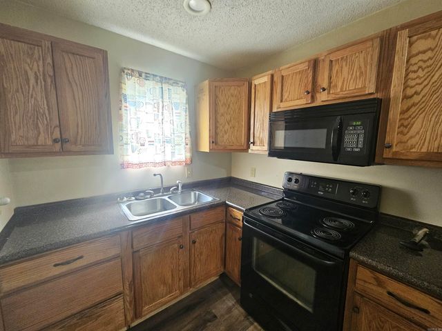 210 E Cowling Street, Ashdown, AR 71822