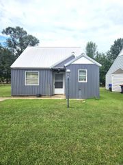 210 E Cowling Street, Ashdown, AR 71822