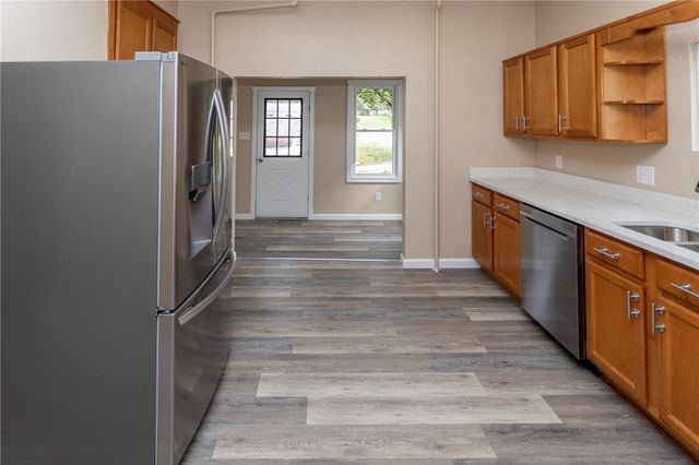 1008 Pittsburgh St, Scottdale, PA 15683