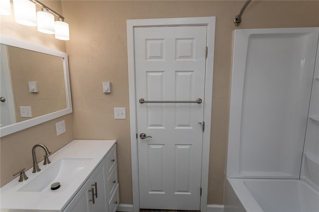 1008 Pittsburgh St, Scottdale, PA 15683