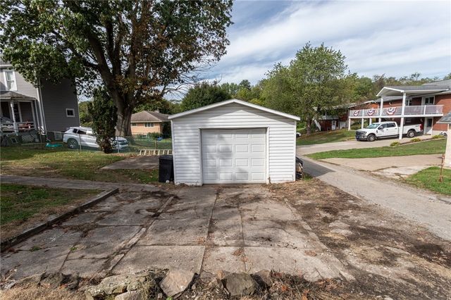 1008 Pittsburgh St, Scottdale, PA 15683