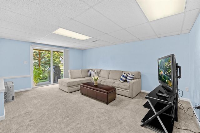 28 Coldspring Dr C, Sutton, MA 01590