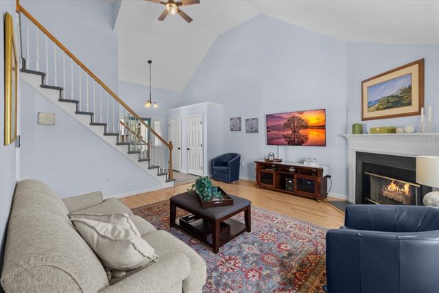 28 Coldspring Dr C, Sutton, MA 01590