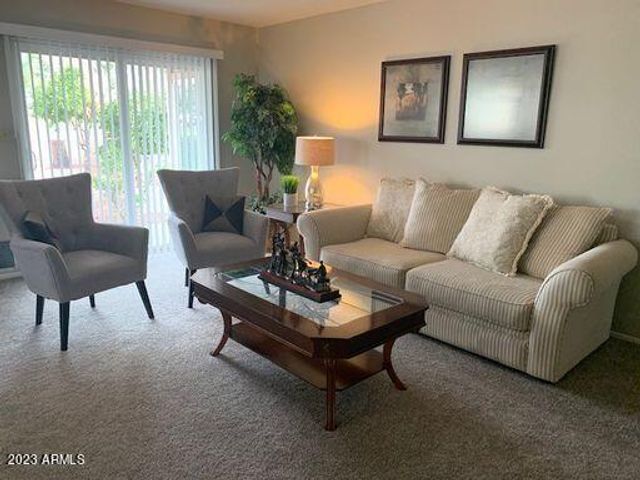 9466 E SUN LAKES Boulevard N, Sun Lakes, AZ 85248