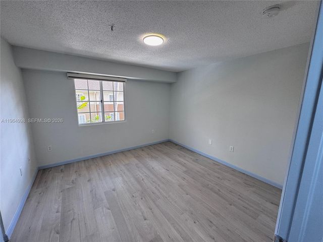 2881 NE 185th St 102, Aventura, FL 33180