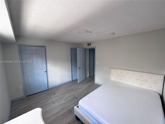 2881 NE 185th St 102, Aventura, FL 33180