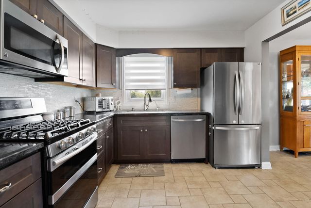 361 Sandwood Court, Valparaiso, IN 46383