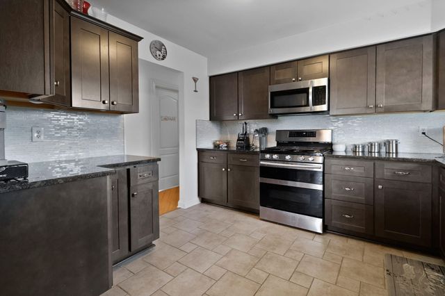 361 Sandwood Court, Valparaiso, IN 46383