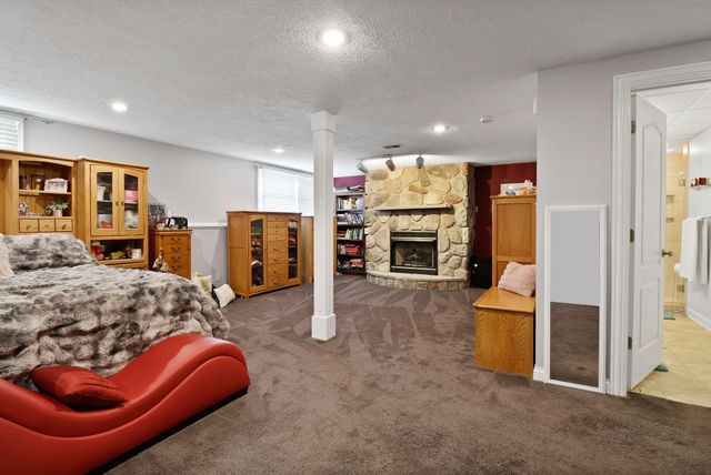 361 Sandwood Court, Valparaiso, IN 46383