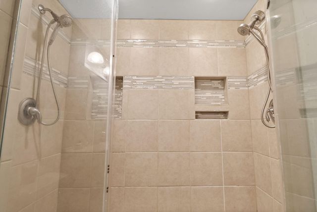 361 Sandwood Court, Valparaiso, IN 46383