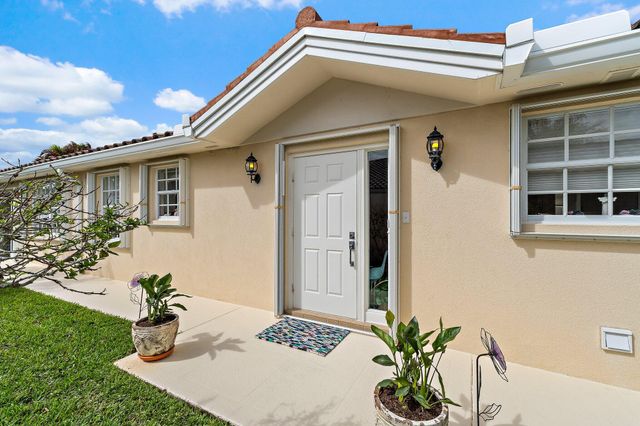 8240 SE Paurotis Lane, Hobe Sound, FL 33455