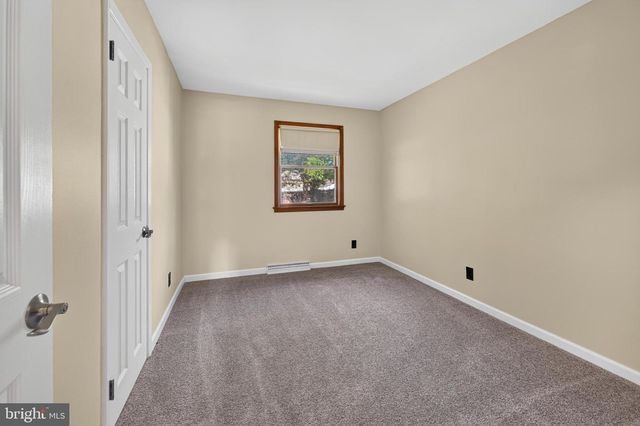 1180 BENNETT DR, Woodbury, NJ 08096